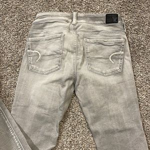 American Eagle Jeggings. NWOT.  GRAY. SIZE 0